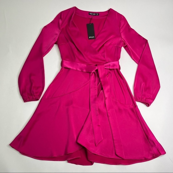 Brand NEW with tags still attached 😊 - Picture 2 of 15